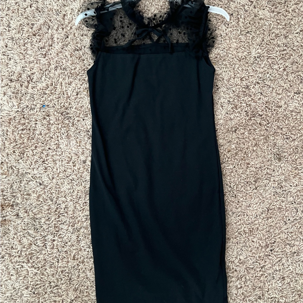 Young ladies little black dress 👗